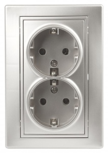 Розетка Intro Plano с/п 2пол з/к 16А алюминий 1-205-03 