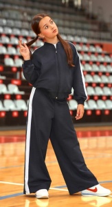 Костюм спорт. д/дев Успех-1 рост 152 (ЧЗ)