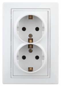 Розетка Intro Plano с/п 2пол з/к 16А белая 1-205-01 