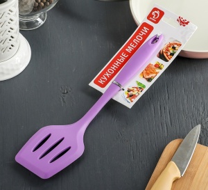 Лопатка с прорезями Фиалка 29,5 см фиолет.